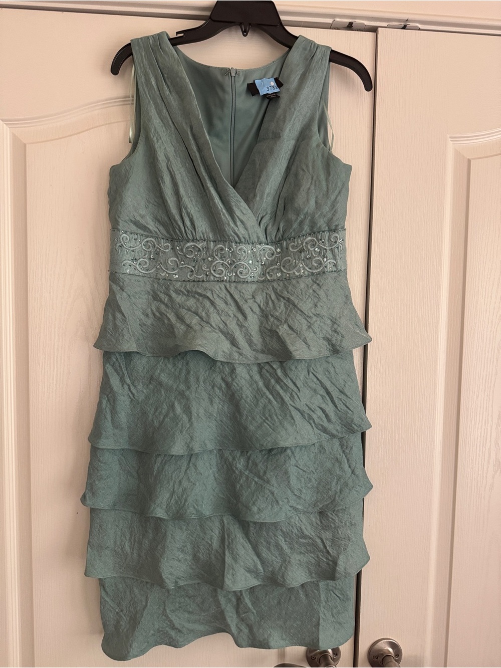 Sleeveless Tiered V-Neck Dress in Sage Green size 10
